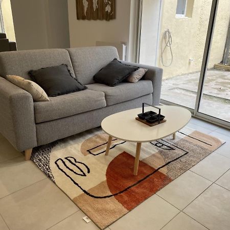 Appartement Climatise Avec Cour En Centre Ville Carpentras Exterior photo
